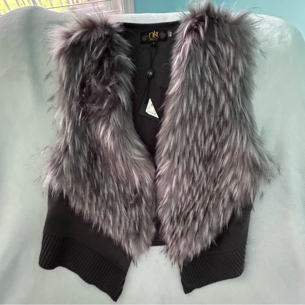 NWT Metric Knits Faux Fur Vest Size L - Faux Raccoon Fur/Olive Green